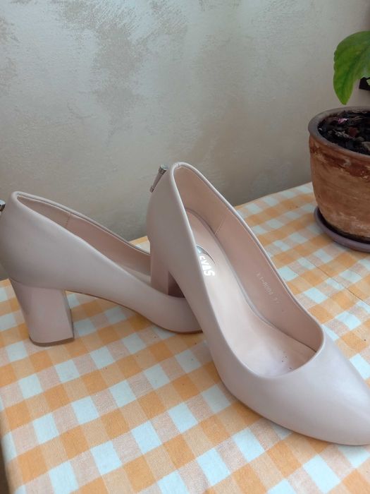 Елегантни дамски обувки