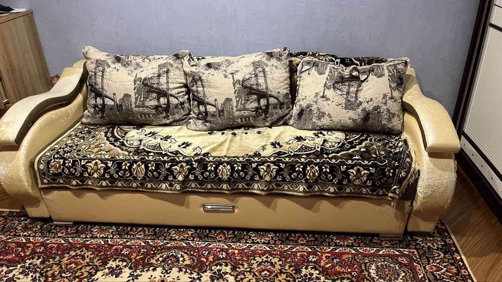 Отличный диван , состояние среднее