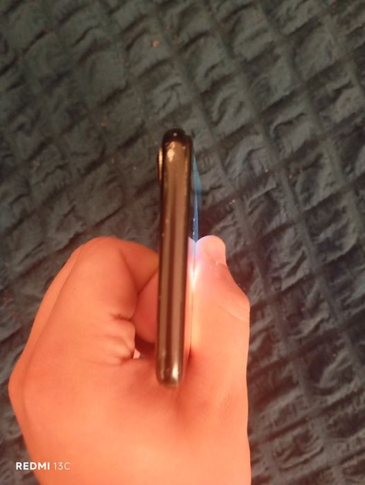 Продаю Iphone 7.