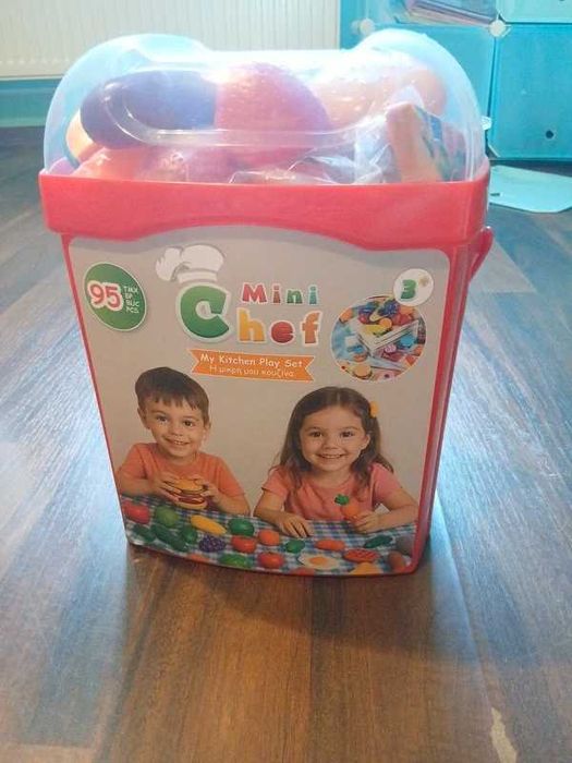 Cutie cu alimente plastic