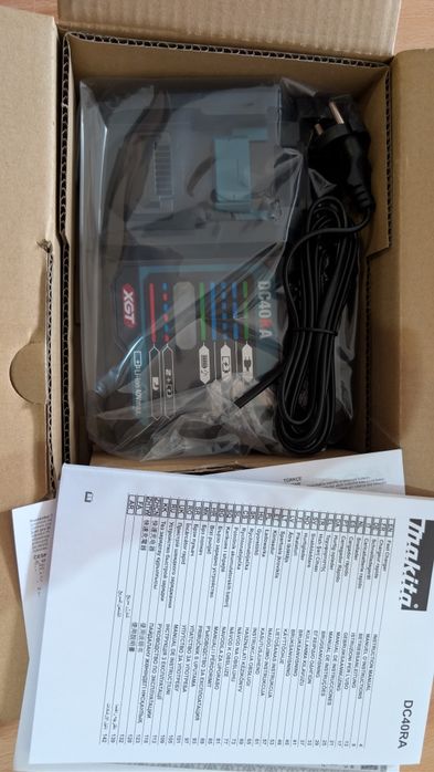 Зарядное устройство Makita XGT DC40RA