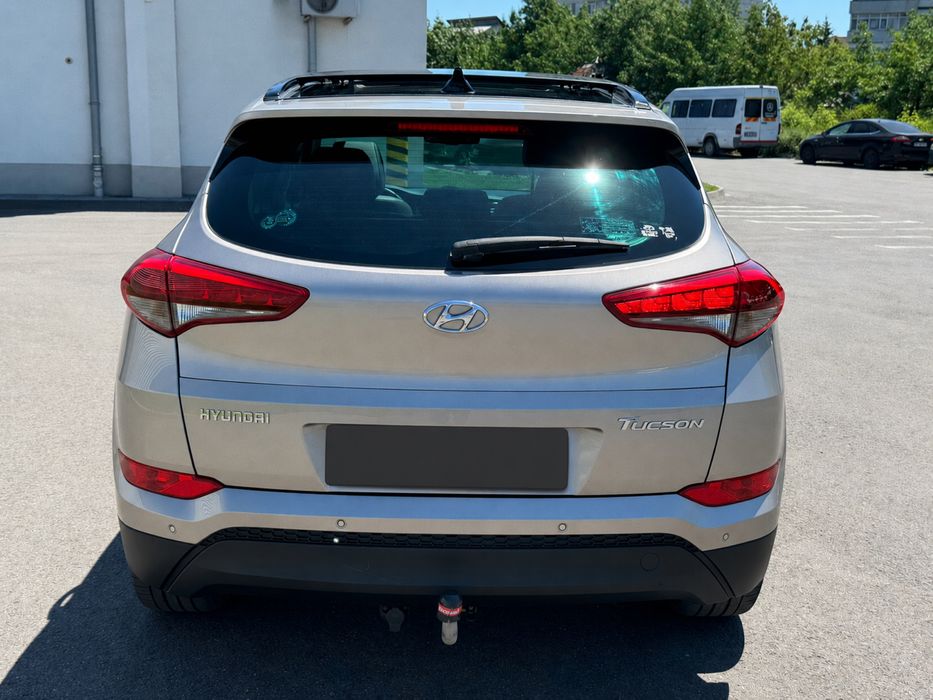 Vand sau schimb HYUNDAI TUCSON-1.7 CRDI~MODEL LUXURY- DISTRONIC~ LANE ASSIST/SIDE ASSIST~ PANORAMA ~ PIELE ~ FULL