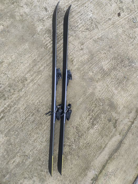 Schiuri / skiuri Fischer 170cm  aproape noi