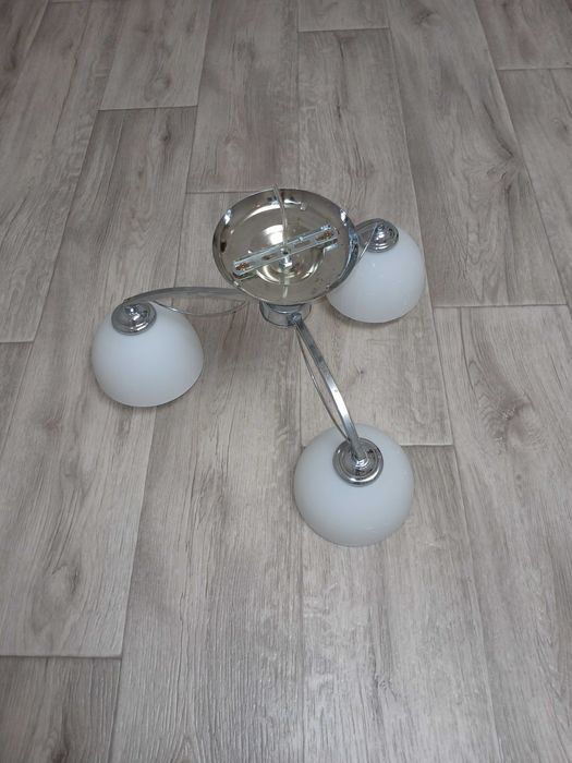 Отдам даром люстрю