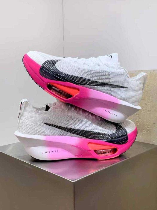 Продавам нови дамски маратонки Nike Air Zoom Alphafly Next% 3 White Purple
