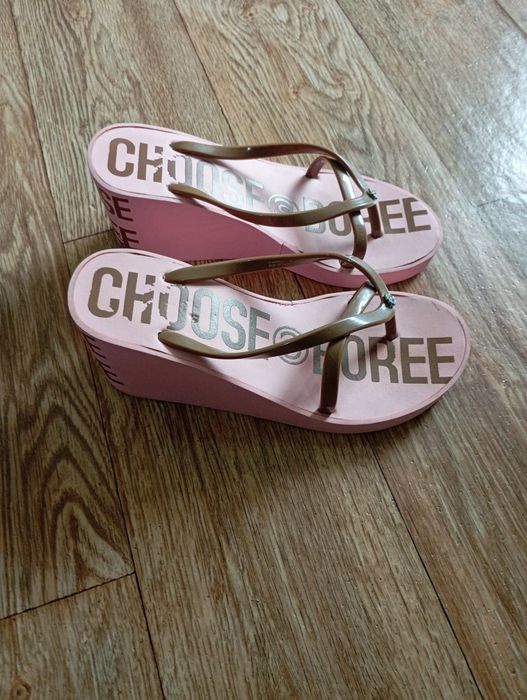 Продаются шлепанцы