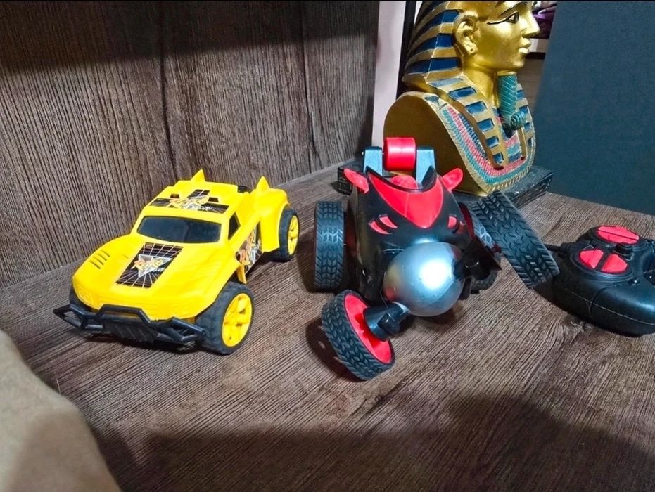 Masinute RC am o telecomanda dar nu stiu daca se potriveste