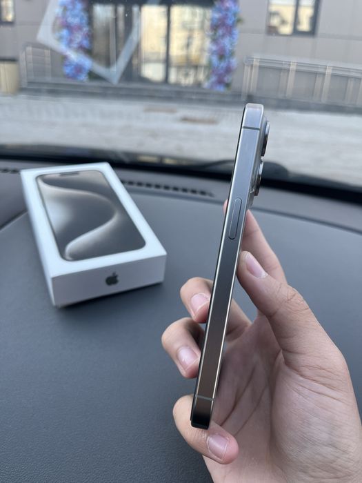 Iphone.15 pro. Apple watch 3. В месте.