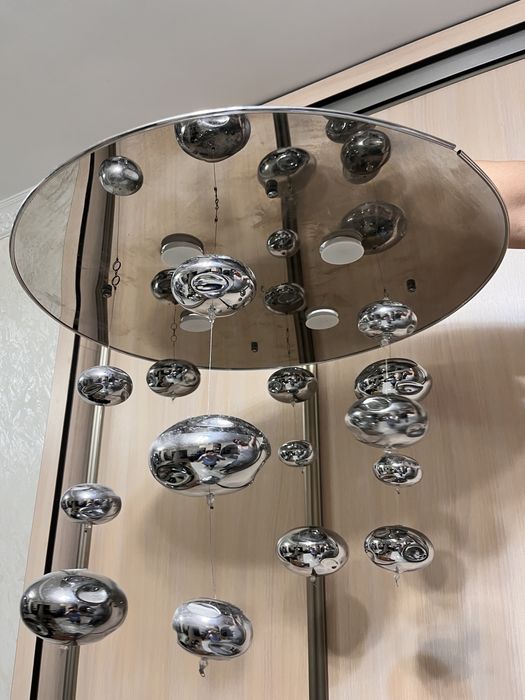 Продам люстру быстро