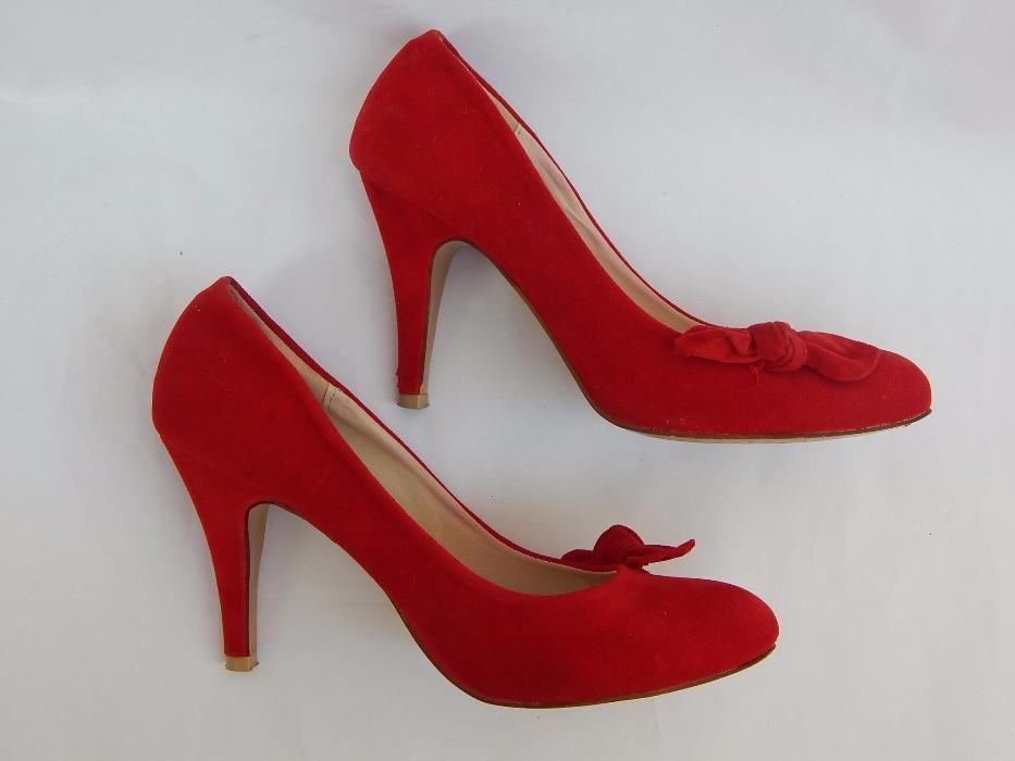 Pantofi roșii, eleganți, din piele naturală