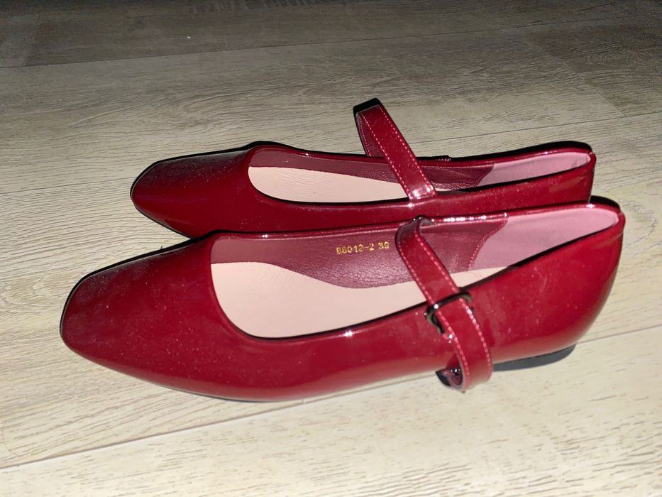 Бордовые туфли лакированные
