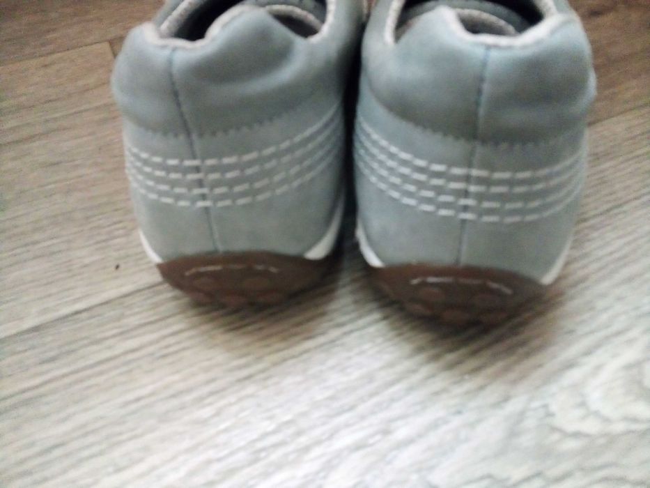 Намалени! Маркови спортни дамски обувки естест. кожа 2 чифта  39 и 40