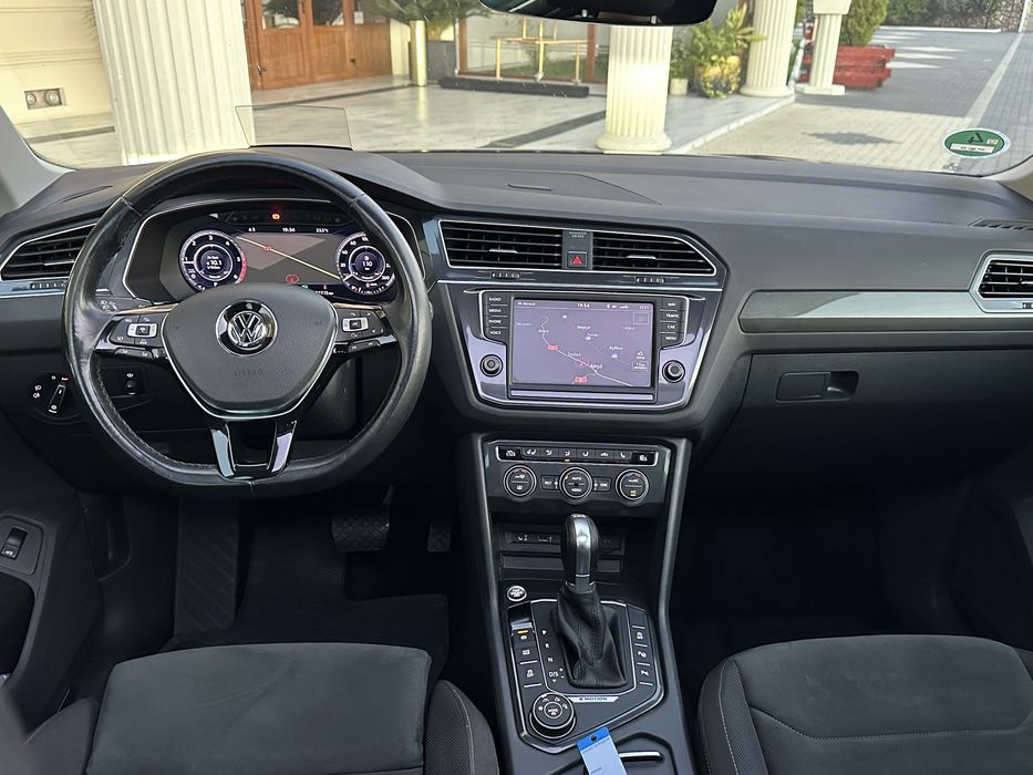 Vw Tiguan 2.0TDI 4motion DSG 150CP Highline - Virtual Cockpit - Panoramic - Head Up Display