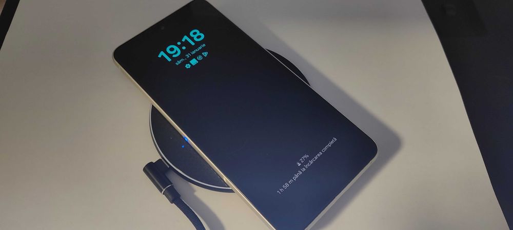 Samsung S21 FE 128GB, 6GB RAM + Incarcator wireless