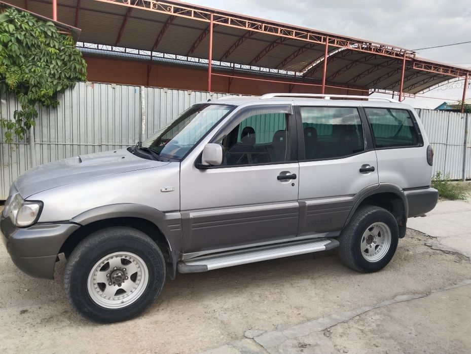 Nissan.   Terano    2