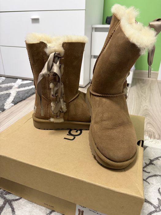 Vand ugg  noi stare foarte buna