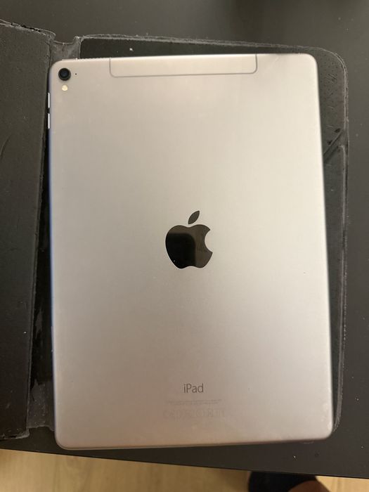 Apple iPad Pro 9.7” 128GB Wi-Fi + Cellular – A1674