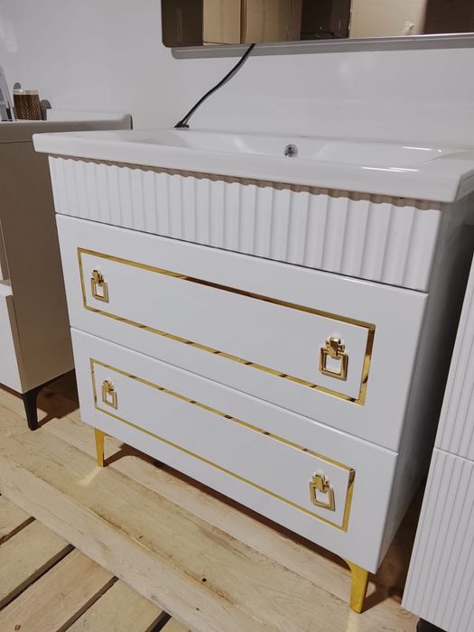 Тумбы под раковиной крашеная