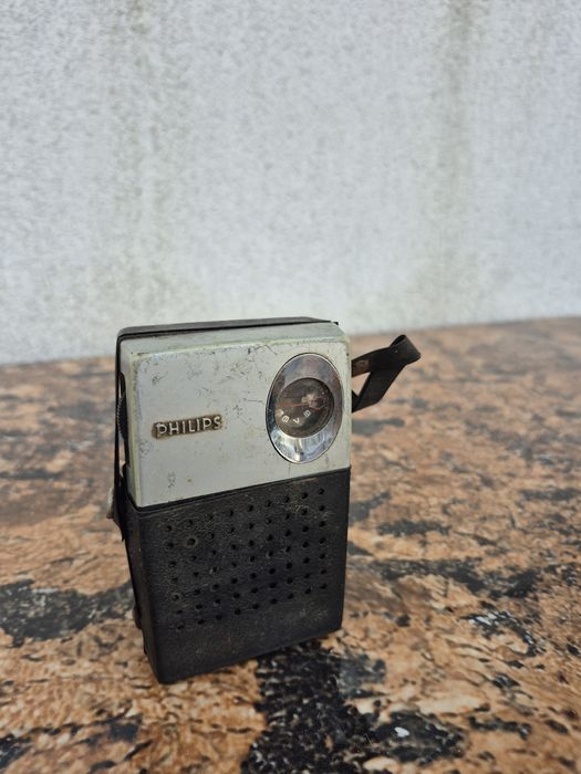 Radio  Philips  vechi model  RL 073, made in Holland- functional