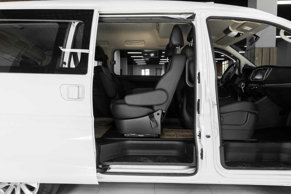 Минивен Dongfeng CM5-EV микроавтобус