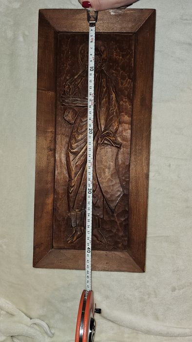 Icoana sculptată manual din lemn masiv