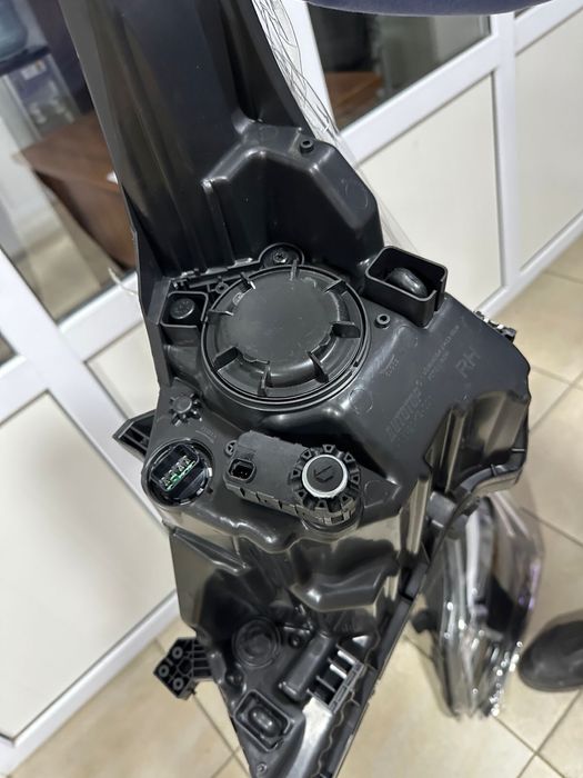 Фара передняя на Kia Rio 2011-23