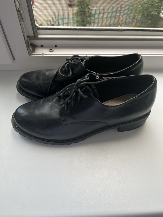 Продам кожаные 3000тг 39 р