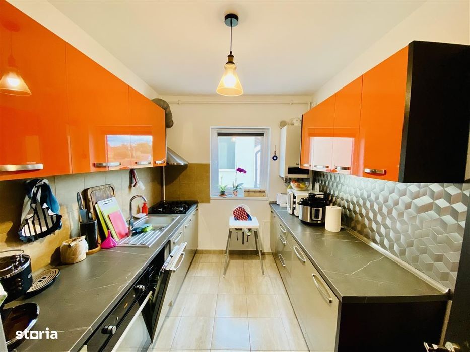 Apartament 3 camere de vanzare – 75 mp, 2 bai, 2 balcoane