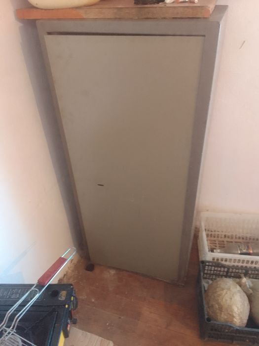 Продам сейф заводской