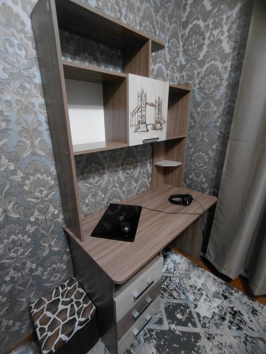 Продам компьютерный стол