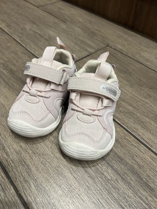 Детски буйки за бебе и сандалети