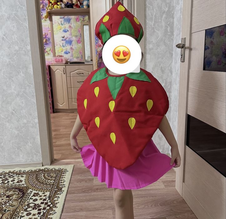 Продам новый костюм Клубничка