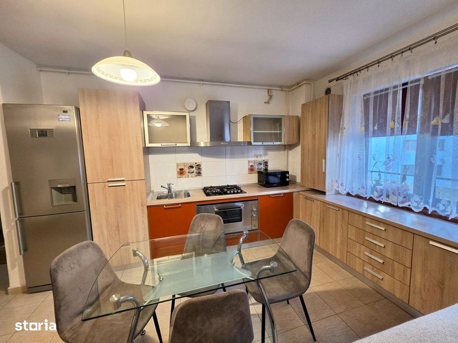 Inchiriez apartament cu 3 camere - 80 mp utili + 2 locuri de parcare