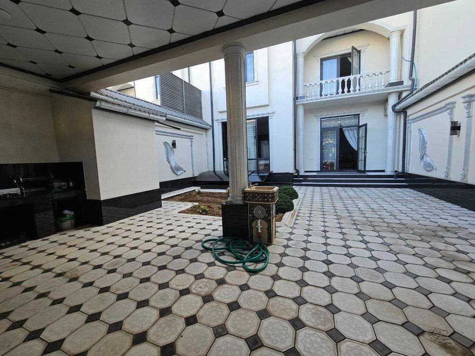 Сергели.Султонобод махалляси.2.5 сотихда 5хонали зор уй сотаман