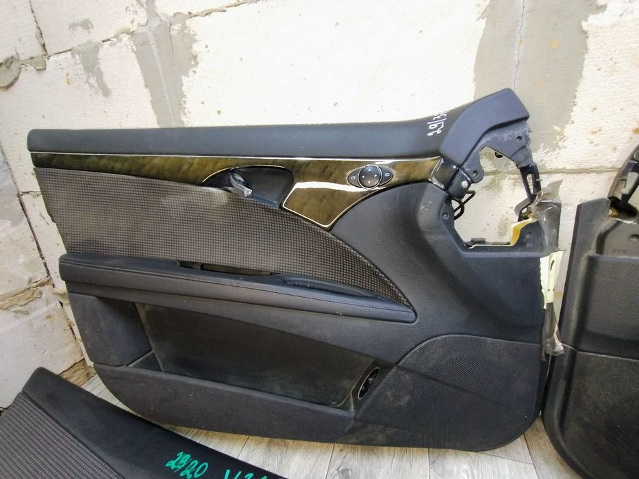 Дверные карты на Мерседес 211