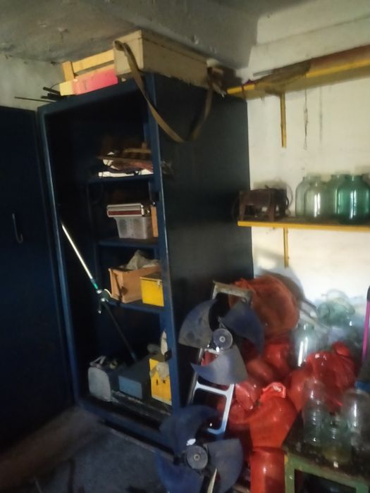 Продам железный шкаф