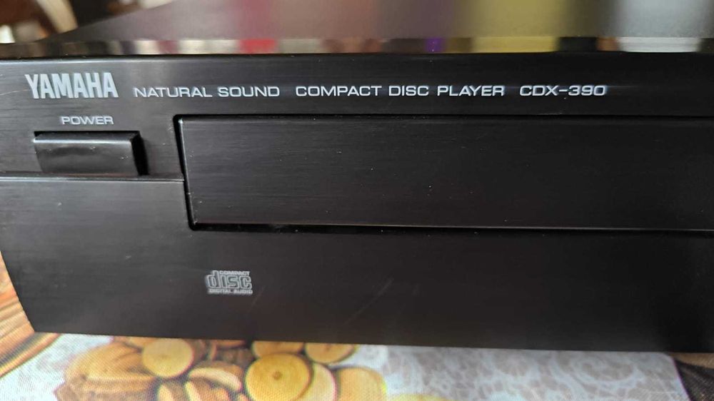 CD player Yamaha CDX-390