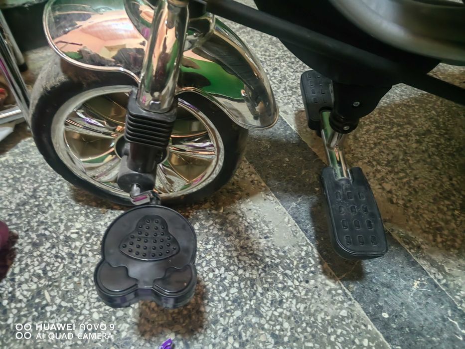 Детска триколка сива