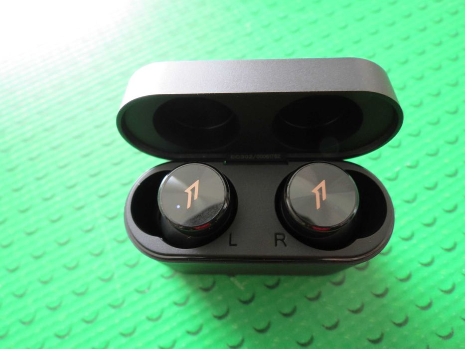 1MORE PistonBuds Pro cu Bluetooth 5.2, dotate cu tehnologie QuietMax de anulare hibridă a zgomotului (ANC).