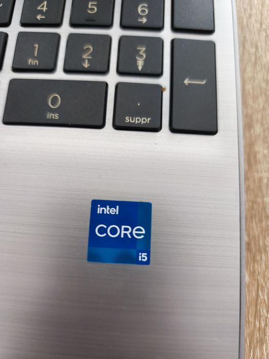 Vând laptop HP 250 G8 Notebook PC, ideal pentru muncă, școală, jocuri.