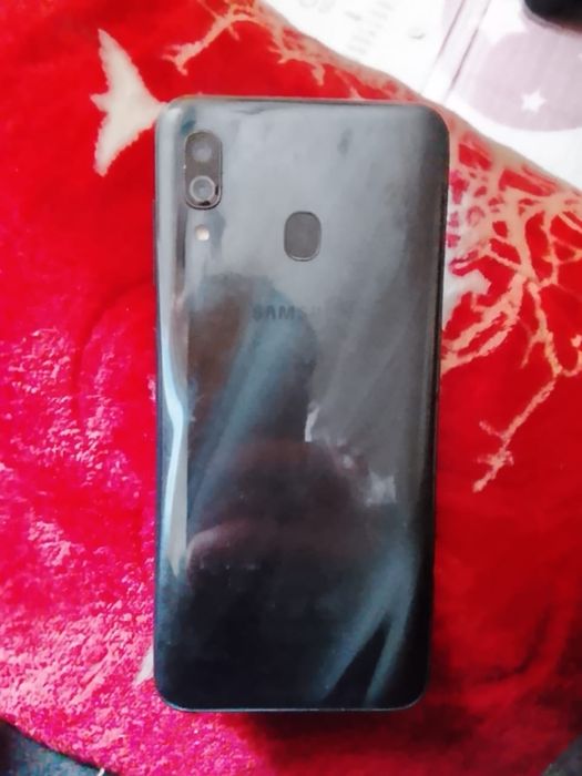 Самсунг а30 в хорошем состоянии