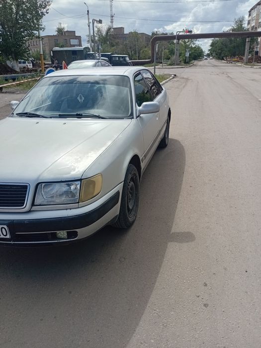 Ауди 100 с 4 год 1992 обиом 2,6