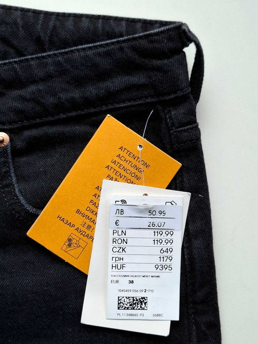 Чисно нови черни дънки на H&M с широк прав крачол