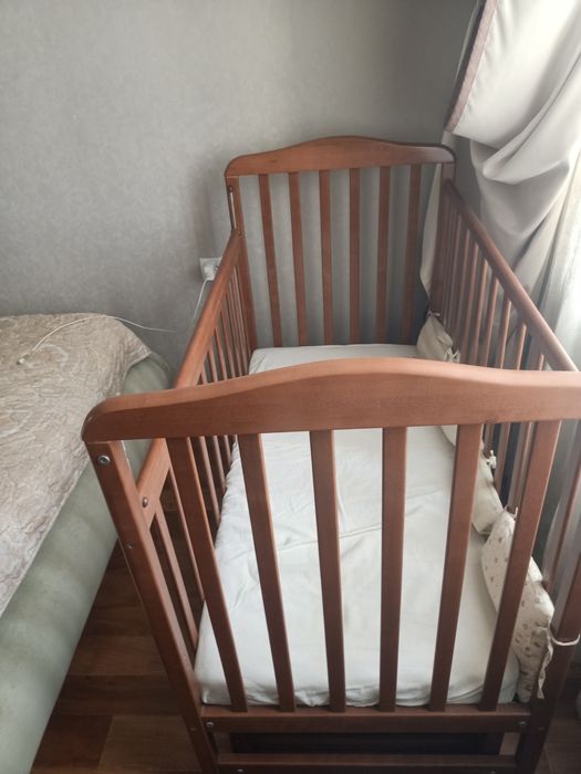 Продам детскую кроватку