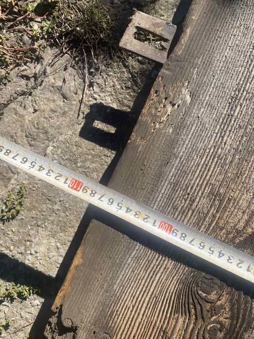 Стара дървена порта .