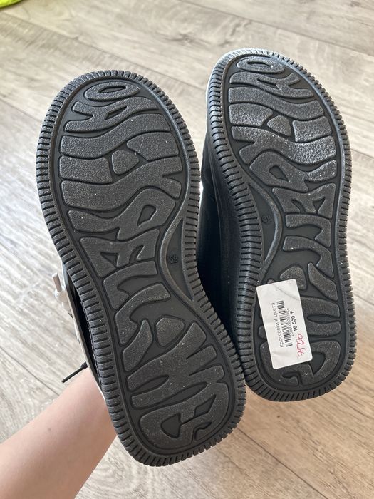 Продам кроссовки