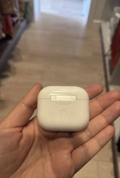 Продам кейс оригинал airpods 3