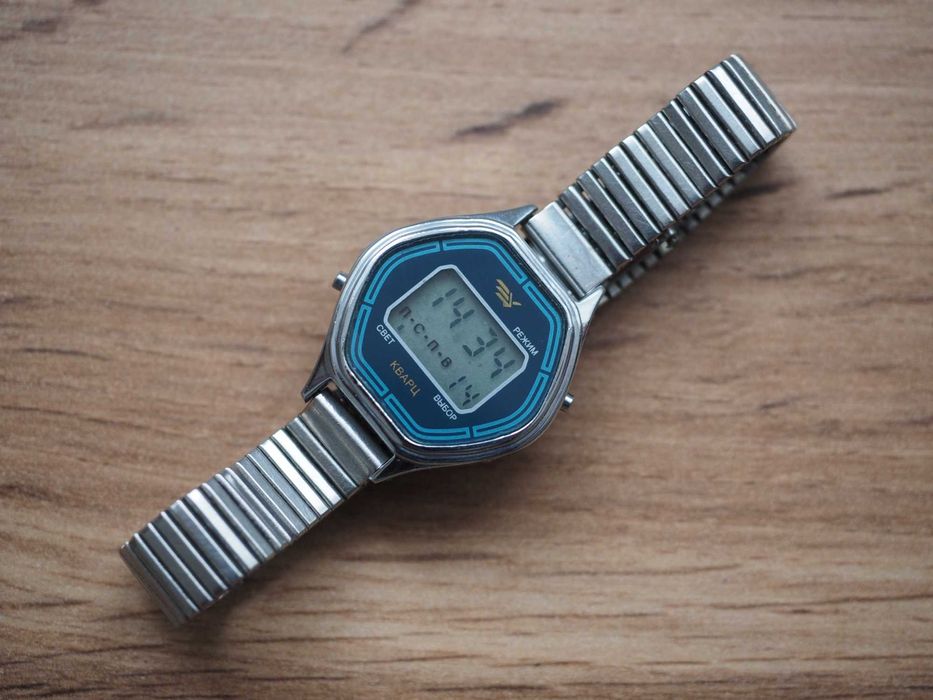 Ceas sovietic de damă Elektronika Quartz, cu brățară originală, URSS