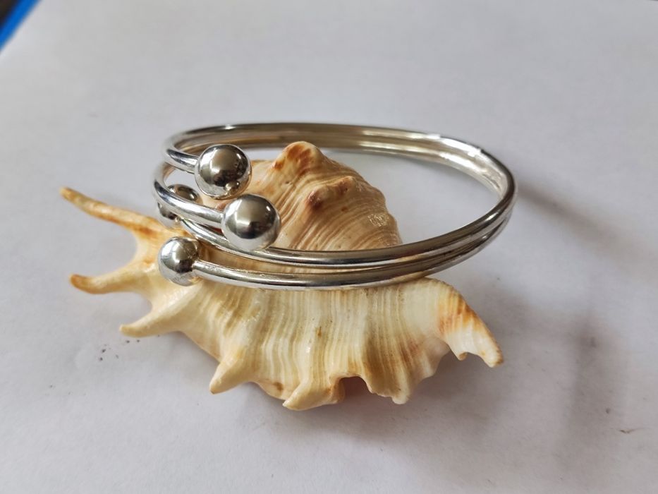 Сребърна гривна с топчета