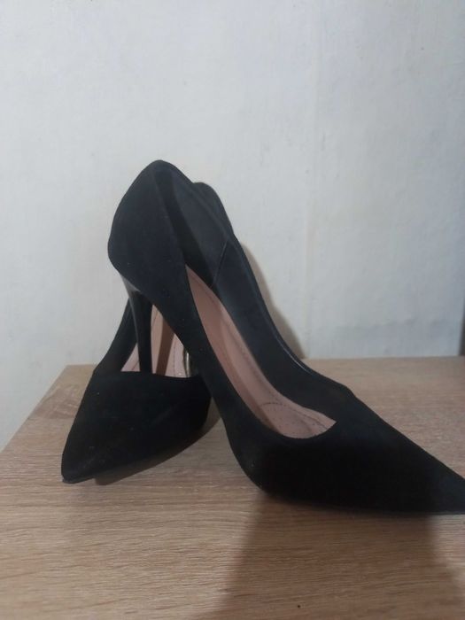 Дамски черни обувки на ток